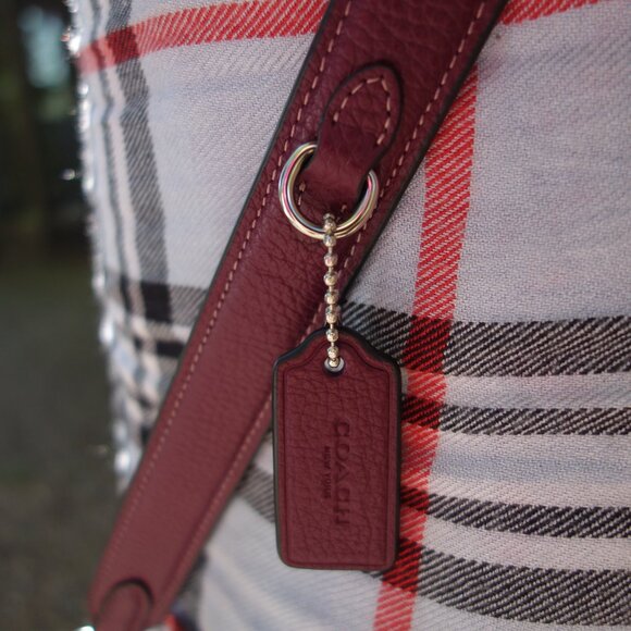 COACH Double zip crossbody pebble leather Deep Berry/purple EUC travel - Picture 3 of 14